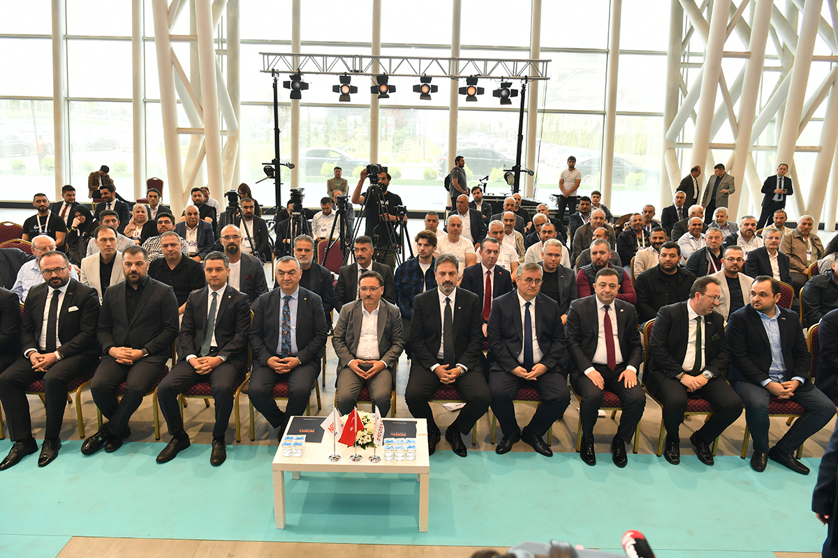 Kayseri OSB Başkanı Mehmet Yalçın ve Yönetimi, ANAMAK 2024 Fuarı açılışına katıldı